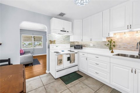 Villa ou maison à vendre à Saint Petersburg, Floride: 2 chambres, 90.67 m2 № 2434955 - photo 11
