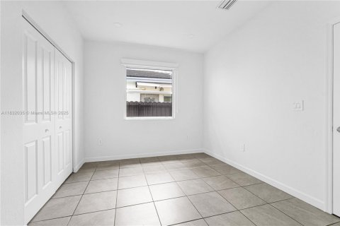 House in Miami, Florida 5 bedrooms, 173.73 sq.m. № 1943534 - photo 13