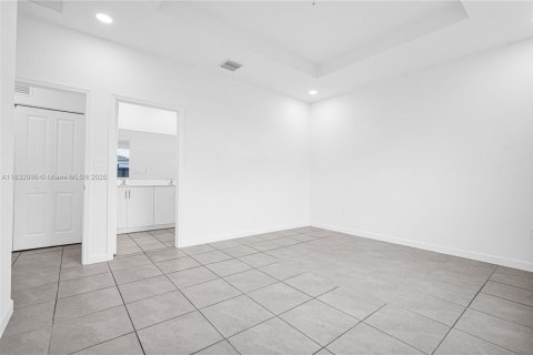House in Miami, Florida 5 bedrooms, 173.73 sq.m. № 1943534 - photo 29