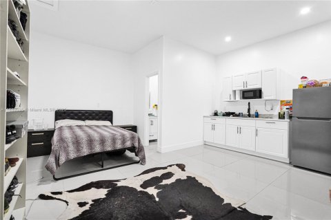House in Miami, Florida 5 bedrooms, 173.73 sq.m. № 1943534 - photo 23