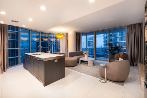 Condo in Miami, Florida, 2 bedrooms  № 2059918 - photo 2