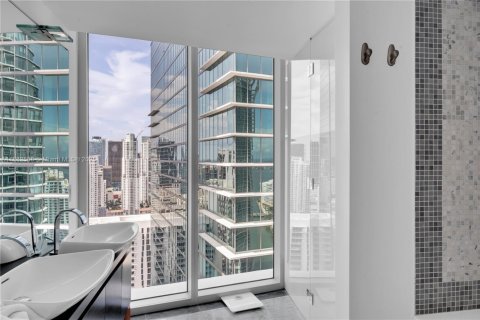 Condo in Miami, Florida, 2 bedrooms  № 2059918 - photo 14