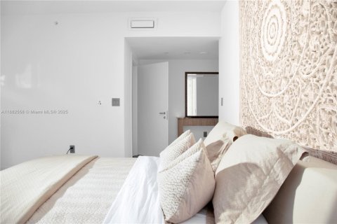 Condo in Miami, Florida, 2 bedrooms  № 2059918 - photo 10