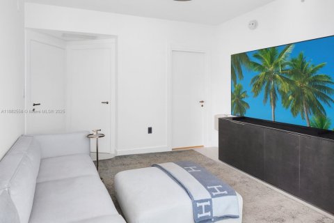 Condo in Miami, Florida, 2 bedrooms  № 2059918 - photo 18