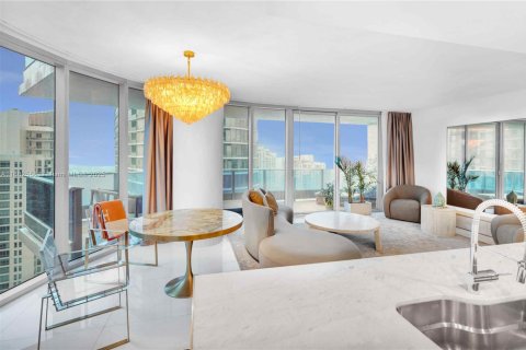 Condo in Miami, Florida, 2 bedrooms  № 2059918 - photo 8