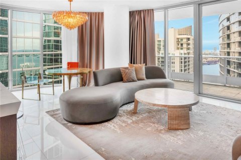 Condo in Miami, Florida, 2 bedrooms  № 2059918 - photo 3