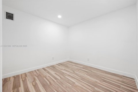 Villa ou maison à vendre à Miami, Floride: 5 chambres, 181.16 m2 № 1991044 - photo 22