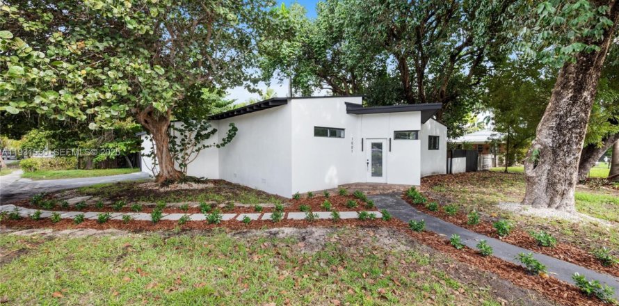 Villa ou maison à Miami, Floride 5 chambres, 181.16 m2 № 1991044