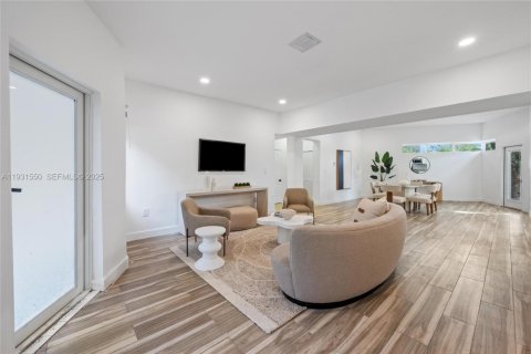 Villa ou maison à vendre à Miami, Floride: 5 chambres, 181.16 m2 № 1991044 - photo 3