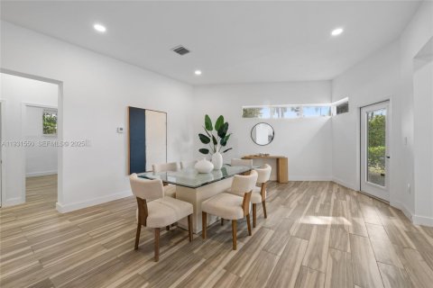 Villa ou maison à vendre à Miami, Floride: 5 chambres, 181.16 m2 № 1991044 - photo 4