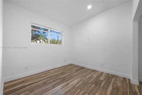 Villa ou maison à vendre à Miami, Floride: 5 chambres, 181.16 m2 № 1991044 - photo 21