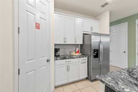 Casa en venta en Kissimmee, Florida, 7 dormitorios, 328.22 m2 № 1780239 - foto 14