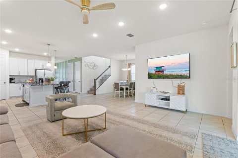 Casa en venta en Kissimmee, Florida, 7 dormitorios, 328.22 m2 № 1780239 - foto 7