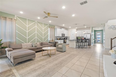 Casa en venta en Kissimmee, Florida, 7 dormitorios, 328.22 m2 № 1780239 - foto 8