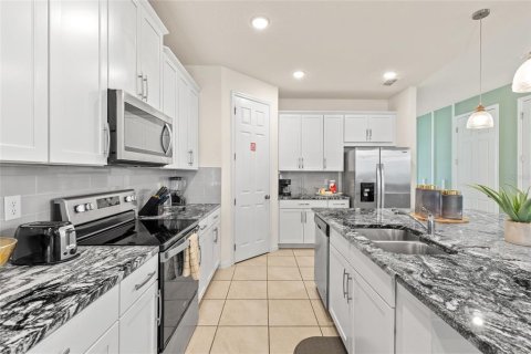 Casa en venta en Kissimmee, Florida, 7 dormitorios, 328.22 m2 № 1780239 - foto 11