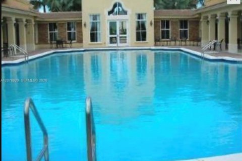 Touwnhouse à louer à Homestead, Floride: 3 chambres, 114.64 m2 № 2323828 - photo 6