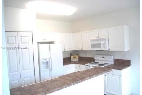 Touwnhouse à louer à Homestead, Floride: 3 chambres, 114.64 m2 № 2323828 - photo 3