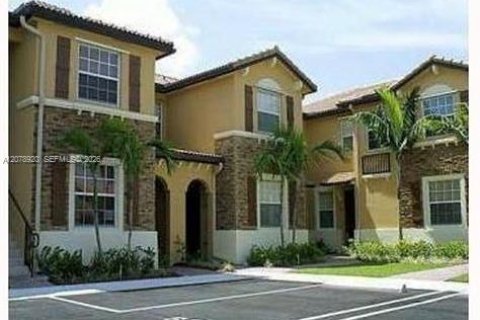 Touwnhouse à louer à Homestead, Floride: 3 chambres, 114.64 m2 № 2323828 - photo 2