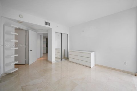 Condo in Miami, Florida, 2 bedrooms  № 1938026 - photo 16