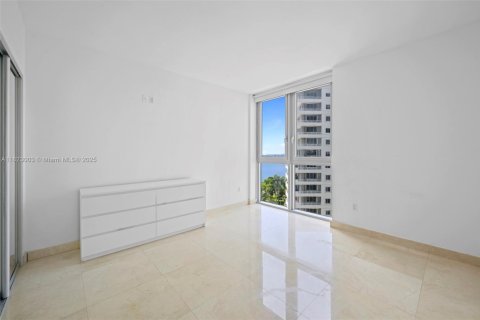 Condo in Miami, Florida, 2 bedrooms  № 1938026 - photo 15