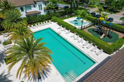 Casa en Hollywood, Florida 6 dormitorios, 499.54 m2 № 2001854