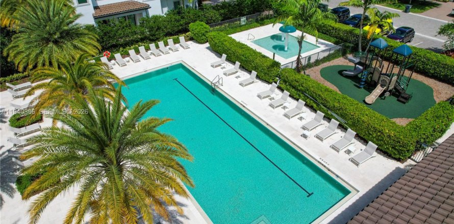 Casa en Hollywood, Florida 6 dormitorios, 499.54 m2 № 2001854