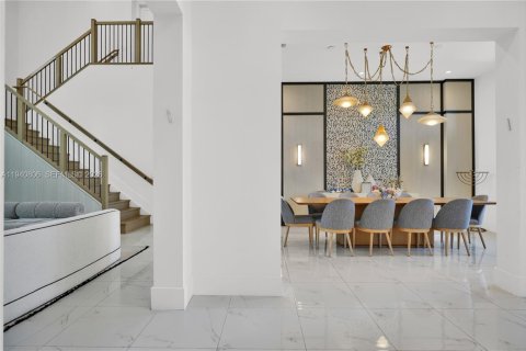 House in Hollywood, Florida 6 bedrooms, 499.54 sq.m. № 2001854 - photo 23