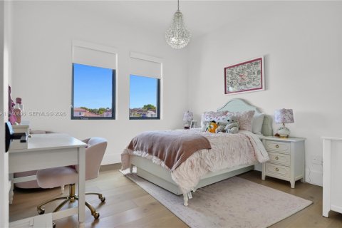 House in Hollywood, Florida 6 bedrooms, 499.54 sq.m. № 2001854 - photo 26