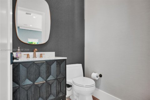 House in Hollywood, Florida 6 bedrooms, 499.54 sq.m. № 2001854 - photo 18