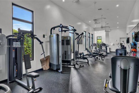 Casa en venta en Hollywood, Florida, 6 dormitorios, 499.54 m2 № 2001854 - foto 2