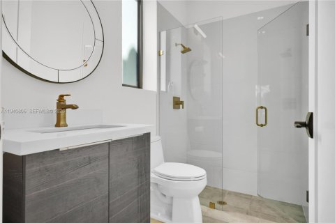 House in Hollywood, Florida 6 bedrooms, 499.54 sq.m. № 2001854 - photo 21