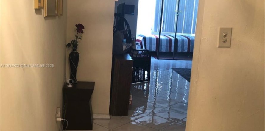 Condo in Lauderdale Lakes, Florida, 1 bedroom  № 1817092