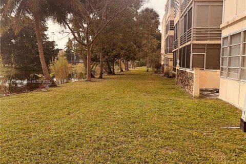 Condo in Lauderdale Lakes, Florida, 1 bedroom  № 1817092 - photo 23