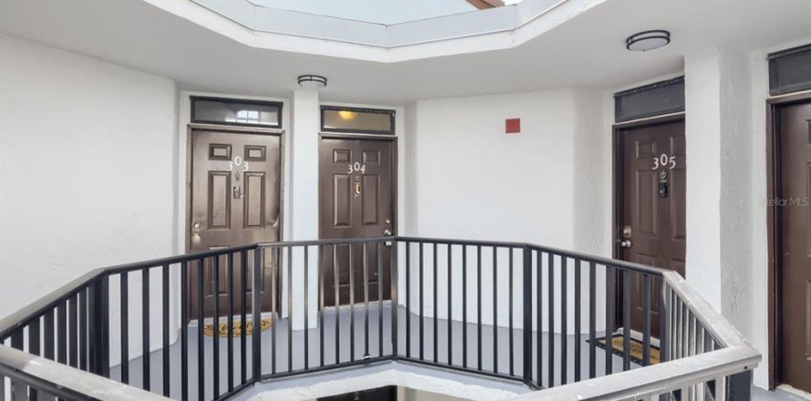 Condo in Oakland Park, Florida, 2 bedrooms № 2239111
