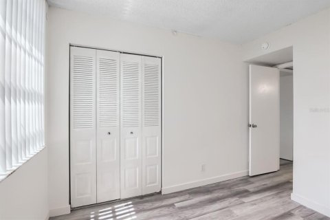 Condo in Oakland Park, Florida, 2 bedrooms № 2239111 - photo 10