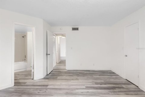 Condo in Oakland Park, Florida, 2 bedrooms № 2239111 - photo 7