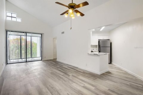 Condo in Oakland Park, Florida, 2 bedrooms № 2239111 - photo 4