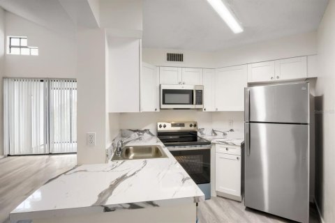 Condo in Oakland Park, Florida, 2 bedrooms № 2239111 - photo 3