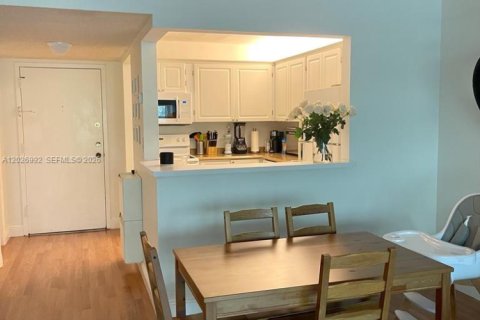 Copropriété à louer à Weston, Floride: 1 chambre, 78.5 m2 № 2168356 - photo 2