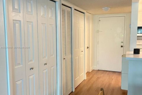 Copropriété à louer à Weston, Floride: 1 chambre, 78.5 m2 № 2168356 - photo 4