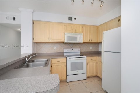 Снять в аренду кондоминиум в Майами, Флорида 2 спальни, 99.59м2, № 1951063 - фото 2