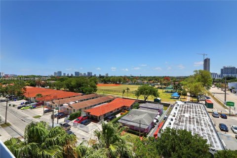 Снять в аренду кондоминиум в Майами, Флорида 2 спальни, 99.59м2, № 1951063 - фото 10