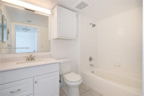 Снять в аренду кондоминиум в Майами, Флорида 2 спальни, 99.59м2, № 1951063 - фото 7