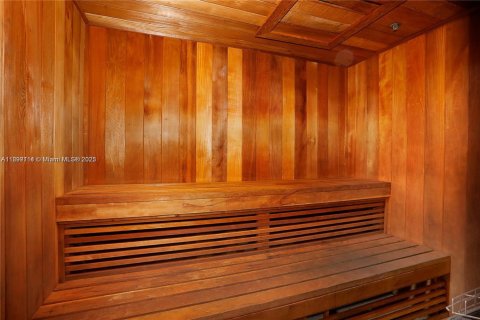 Снять в аренду кондоминиум в Майами, Флорида 2 спальни, 99.59м2, № 1951063 - фото 17