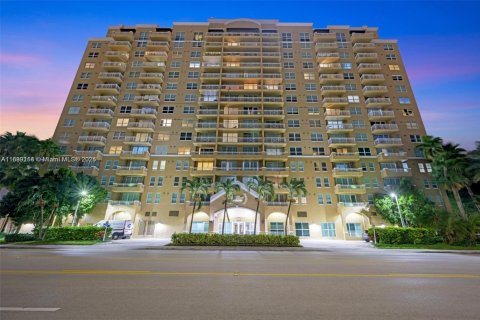 Снять в аренду кондоминиум в Майами, Флорида 2 спальни, 99.59м2, № 1951063 - фото 18