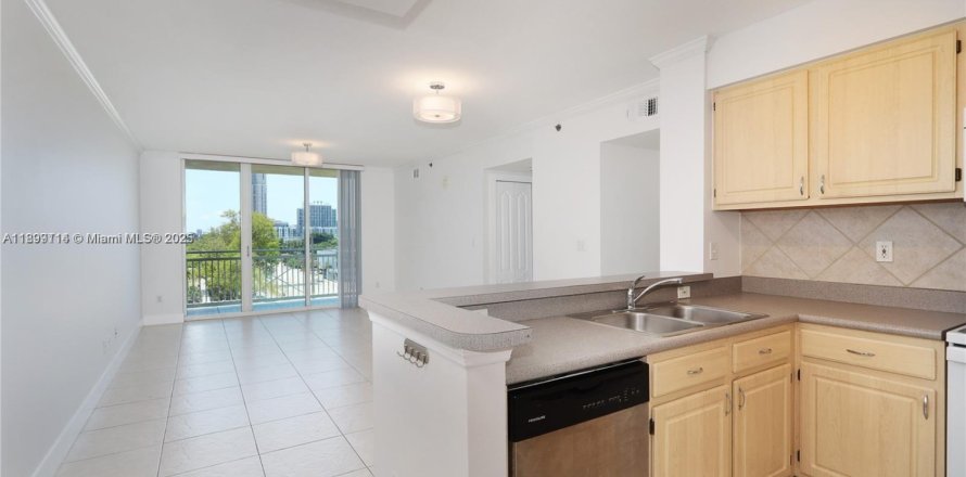 Кондоминиум с 2 спальнями в Майами, Флорида № 1951063