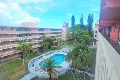 Copropriété à louer à Hallandale Beach, Floride: 2 chambres, 99.41 m2 № 2422359 - photo 3