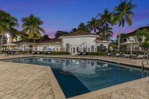 Copropriété à louer à Hallandale Beach, Floride: 2 chambres, 99.41 m2 № 2422359 - photo 4