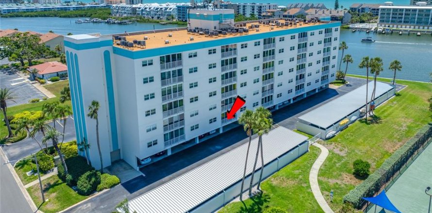 Condo in Largo, Florida, 2 bedrooms  № 1721125