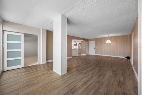 Condo in Largo, Florida, 2 bedrooms  № 1721125 - photo 14